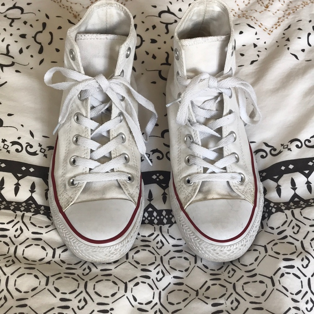 ✰hightop white converse! ✰